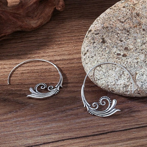 Any 4/$25! Silver Boho Vine Threader Hoop Earrings - Picture 2 of 6